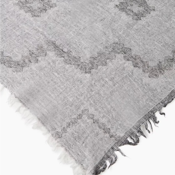 Wilfred Aritzia 100% wool triangle mosaic scarf. - Picture 4 of 9